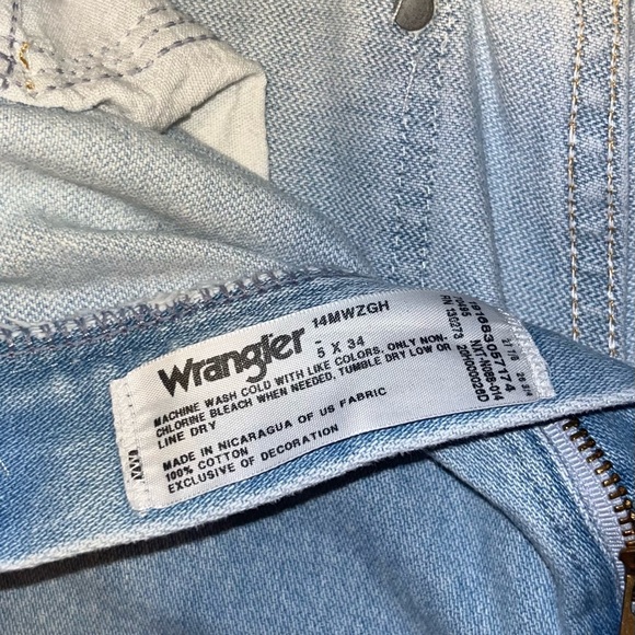 Light wash Vintage Wranglers Size 5 - Picture 6 of 6